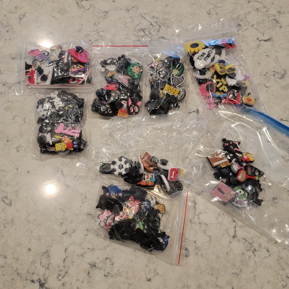 Shoe Charms Crocs Jibbets Assortment Taylor Swift, Hocus Pocus, Sports